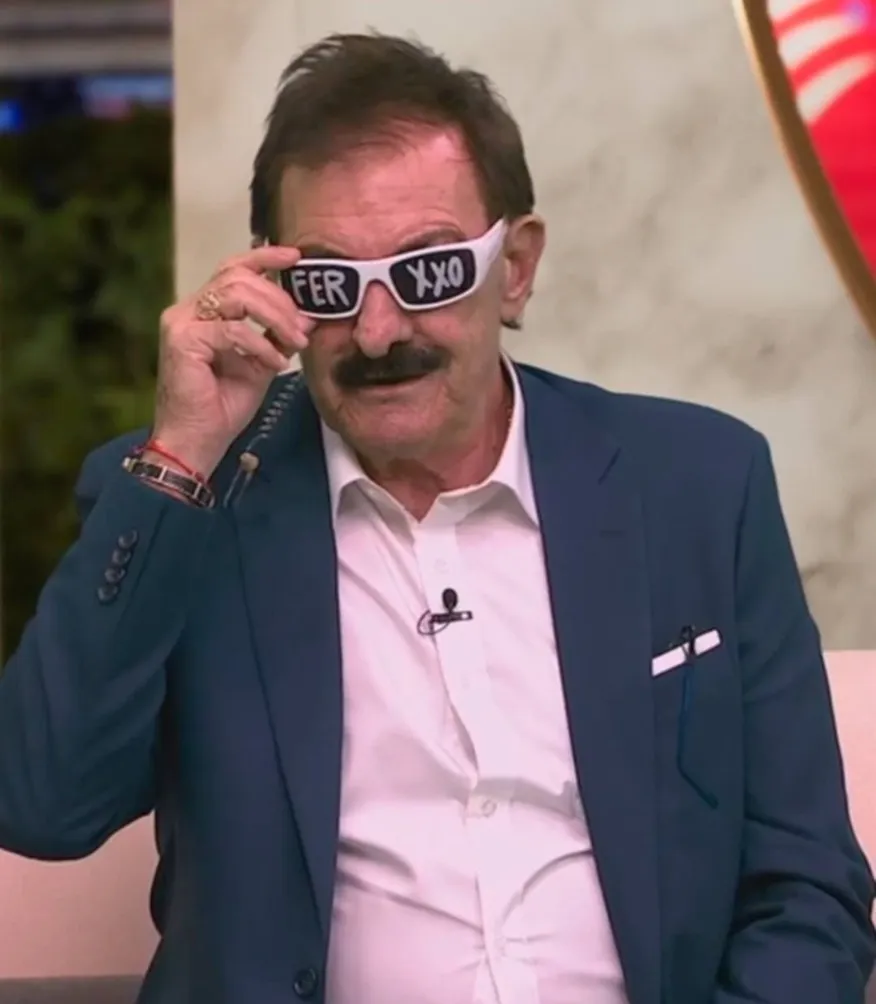 La Volpe con lentes de Feid