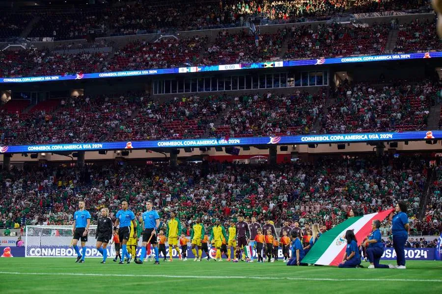 MEXSPORT Hay huecos en la grada del estadio