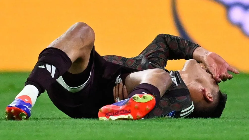 Momento de la lesión de Edson Álvarez