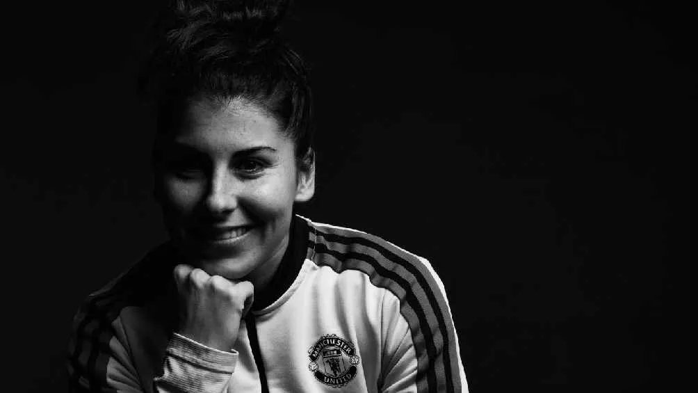 TWITTER @LuciaGarcia17 Actualmente juega con ManU