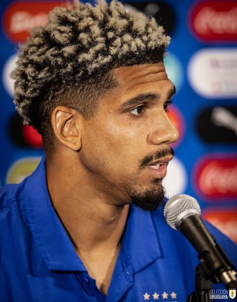 Ronald Araujo en conferencia de prensa