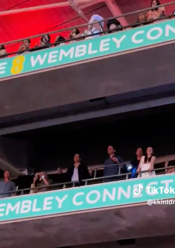 El príncipe Guillermo no paró de bailar.