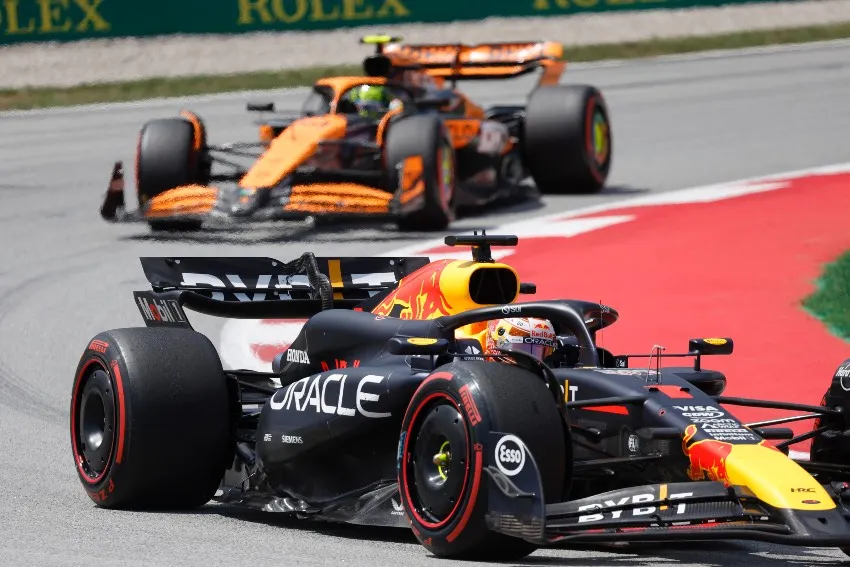 AP Lando y Max en las vueltas finales del GP de España