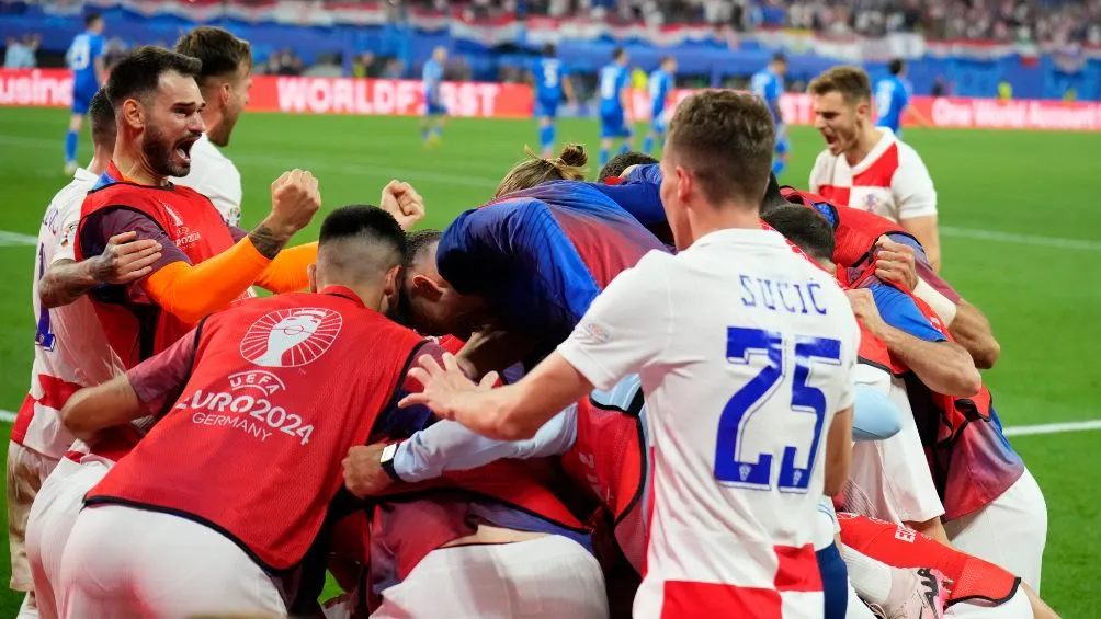 Croacia celebra el gol de Modric