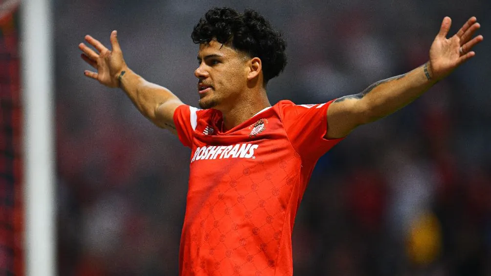 Araujo festeja un gol con Toluca en Liga MX