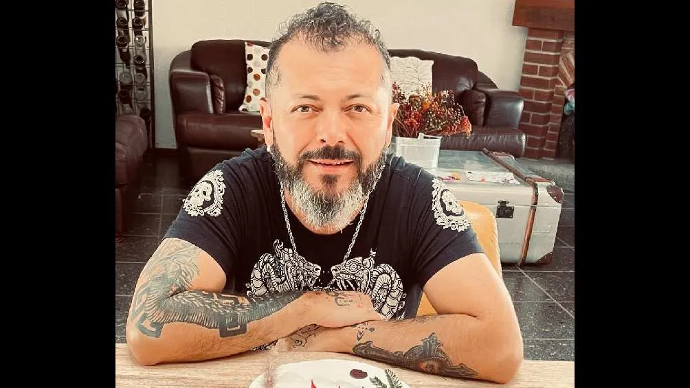 El cantante de trova se realizó el tatuaje de un ave fénix tras su divorcio.