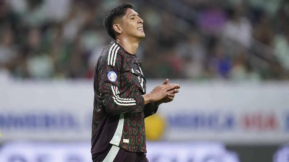 Salió por lesión tras 30 minutos