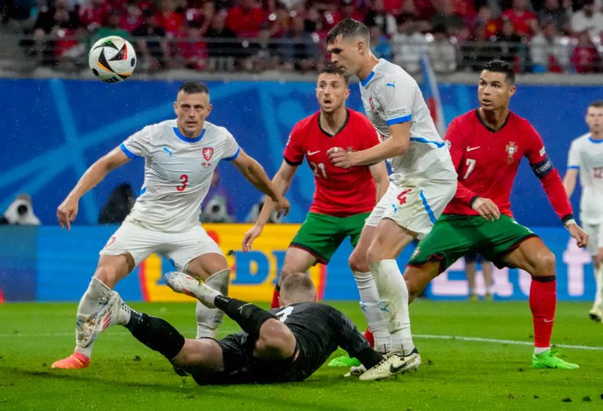 Los dos equipos perdieron su partido ante Portugal