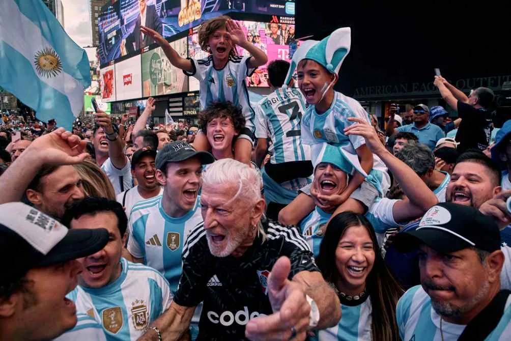 La afición albiceleste se adueñó de Nueva York