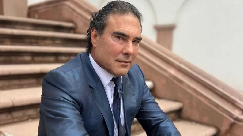 Hace unos años Eduardo Yáñez también agredió a un reportero.