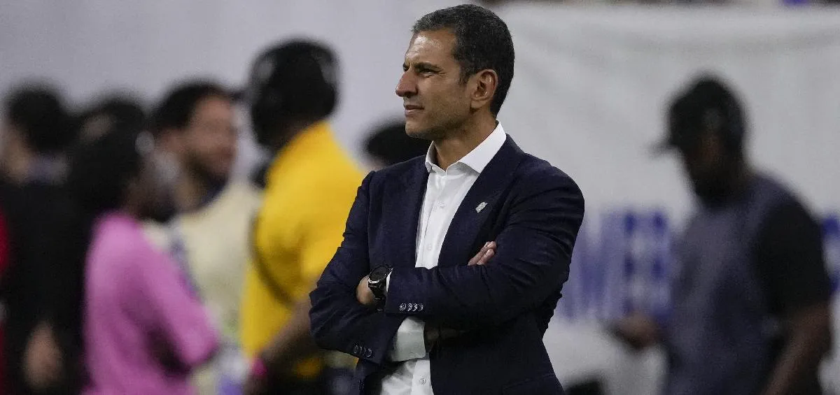 Lozano respalda a Santi Giménez