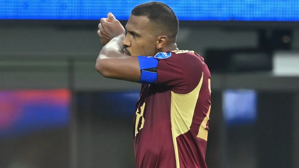 Salomón Rondón festejando el gol