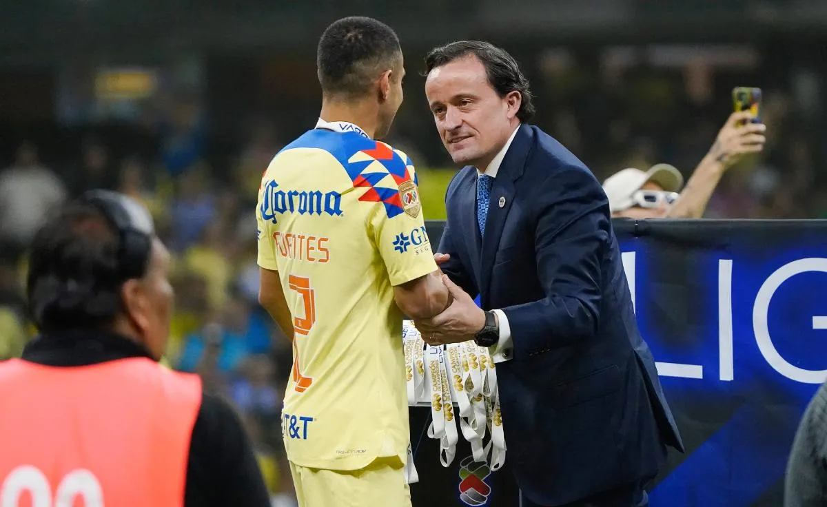 El defensor al recibir su medalla de Campeón del Clausura 2024