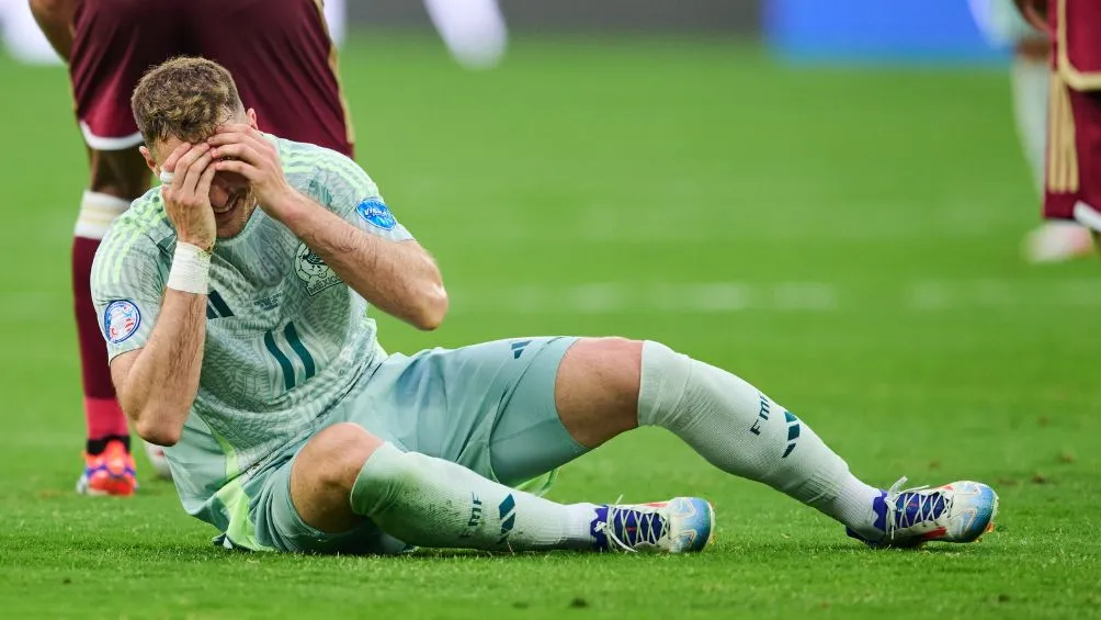 Santi sigue sin poder anotar con el Tri