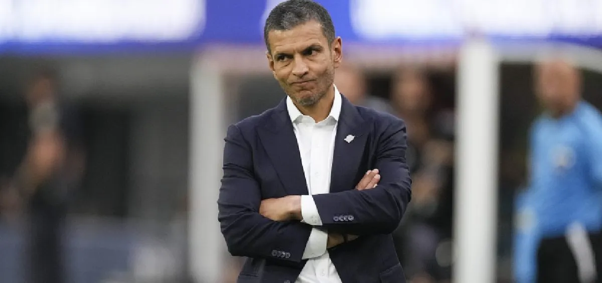 Jimmy Lozano en la cuerda floja con el Tri