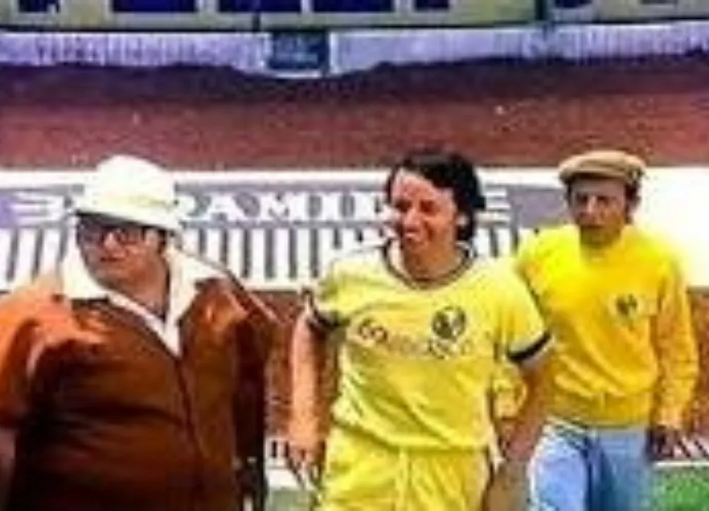 Carlos Villagrán interpretando a jugador del América