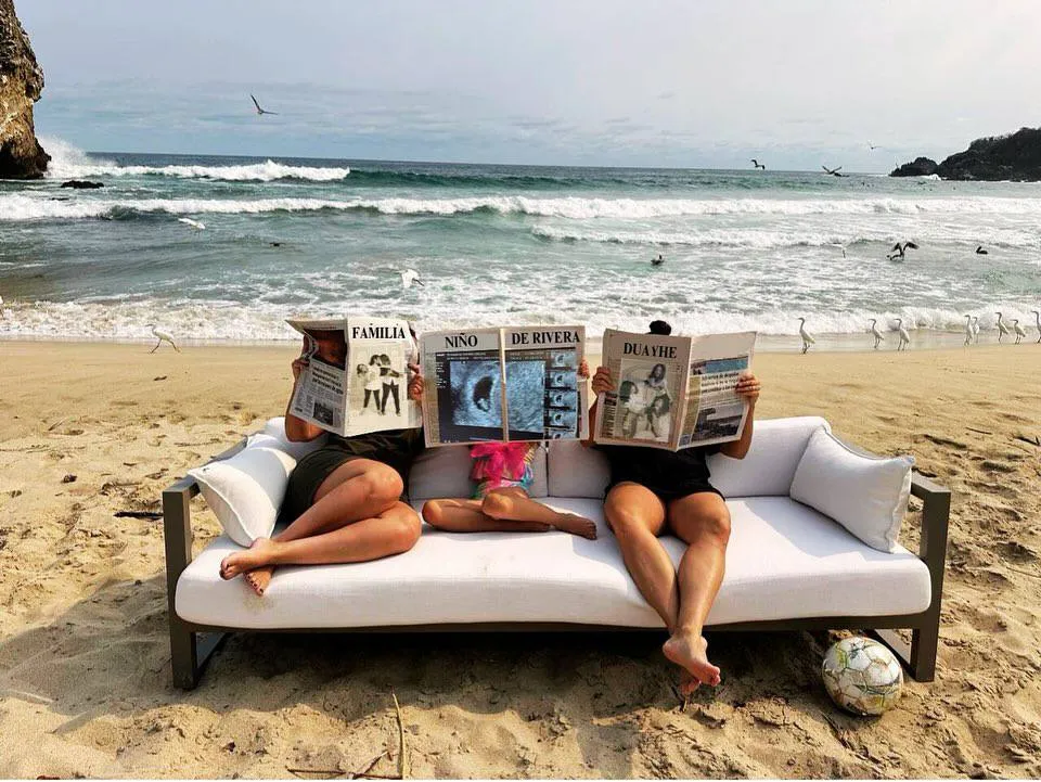 Con esta foto fue como dieron a conocer que la familia había crecido.