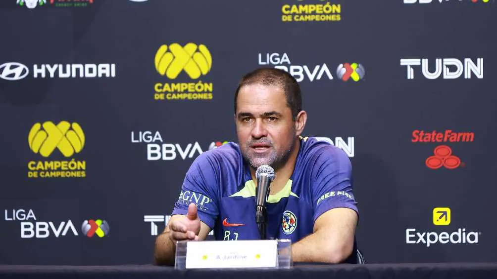 Habló en conferencia de prensa