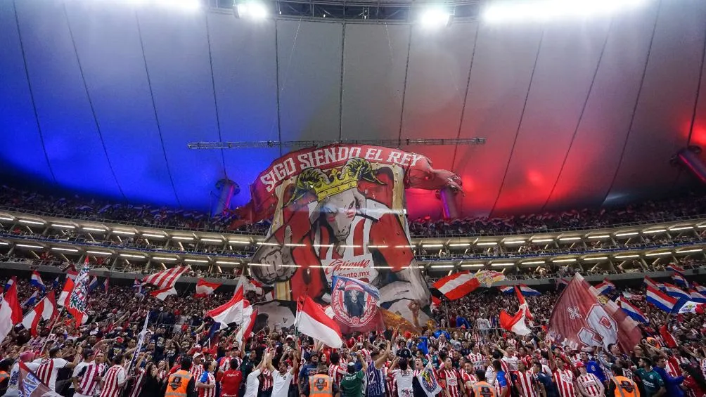 Afición de Chivas en el Estadio Akron