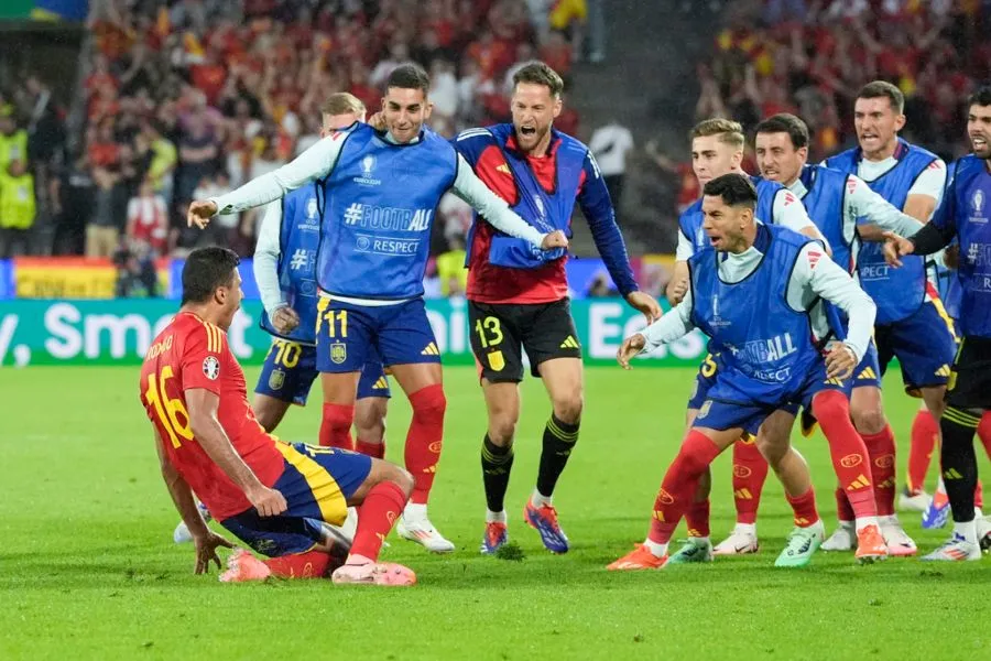 España ganó y avanzó a Cuartos de Final