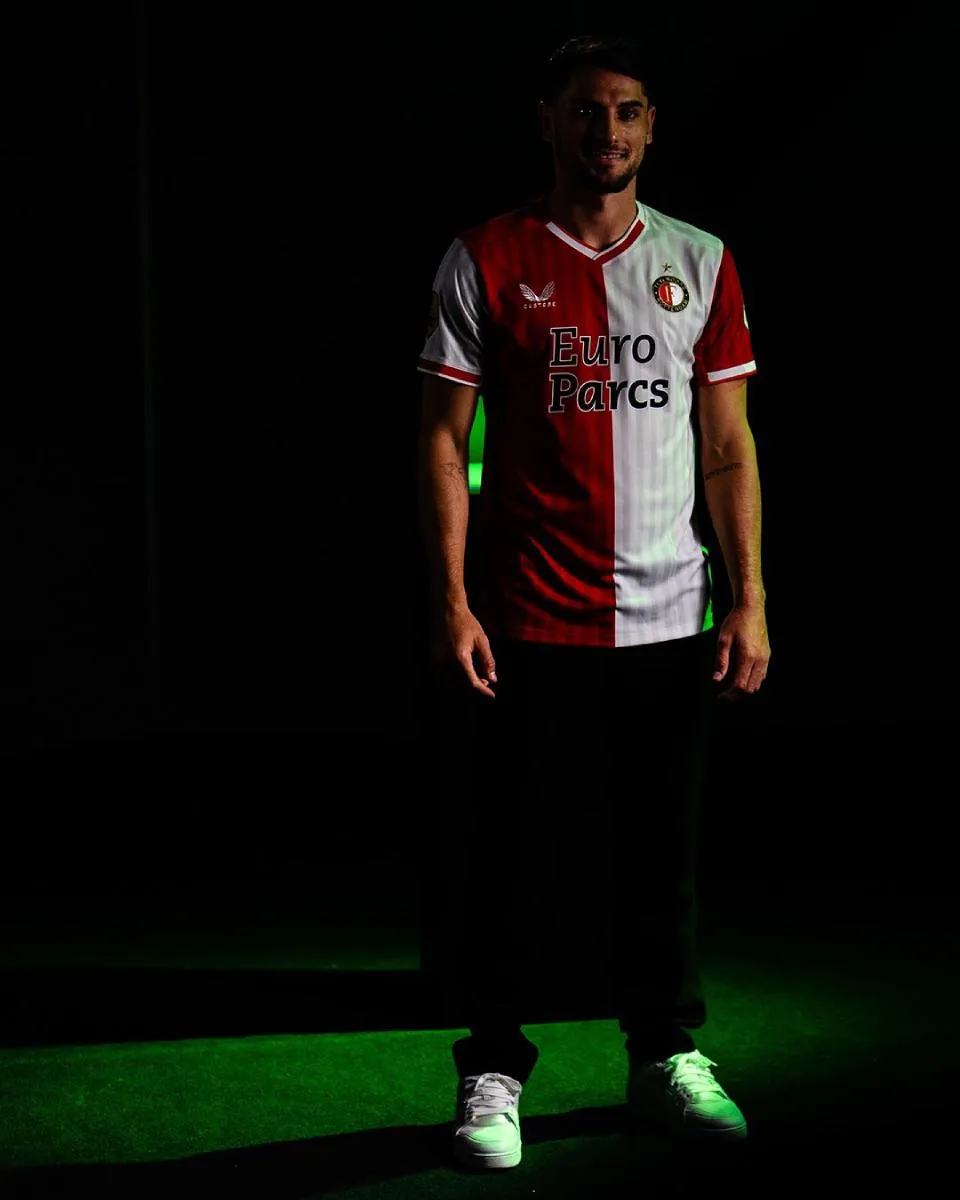 Feyenoord presentó al delantero argentino