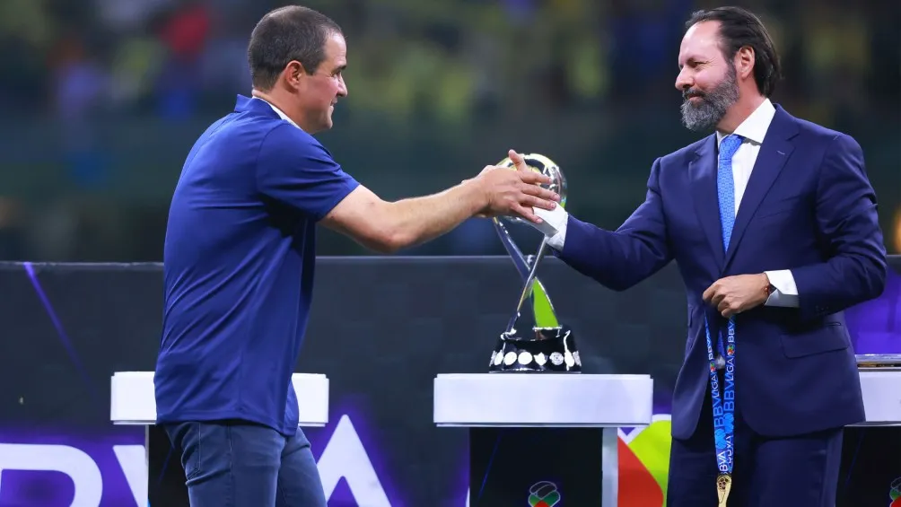 Jardine recibió el trofeo de Campeón de campeones
