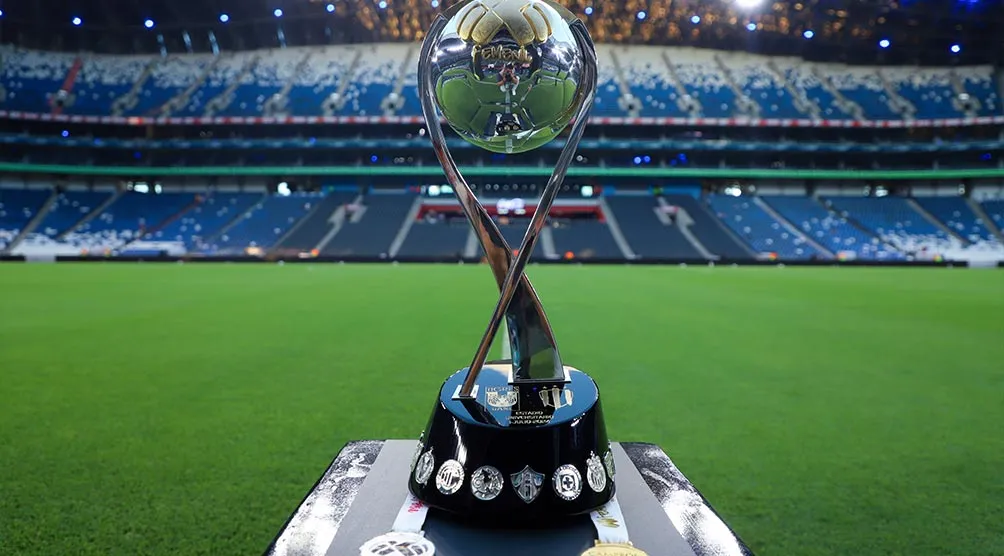 El trofeo que está en disputa esta noche en el Volcán