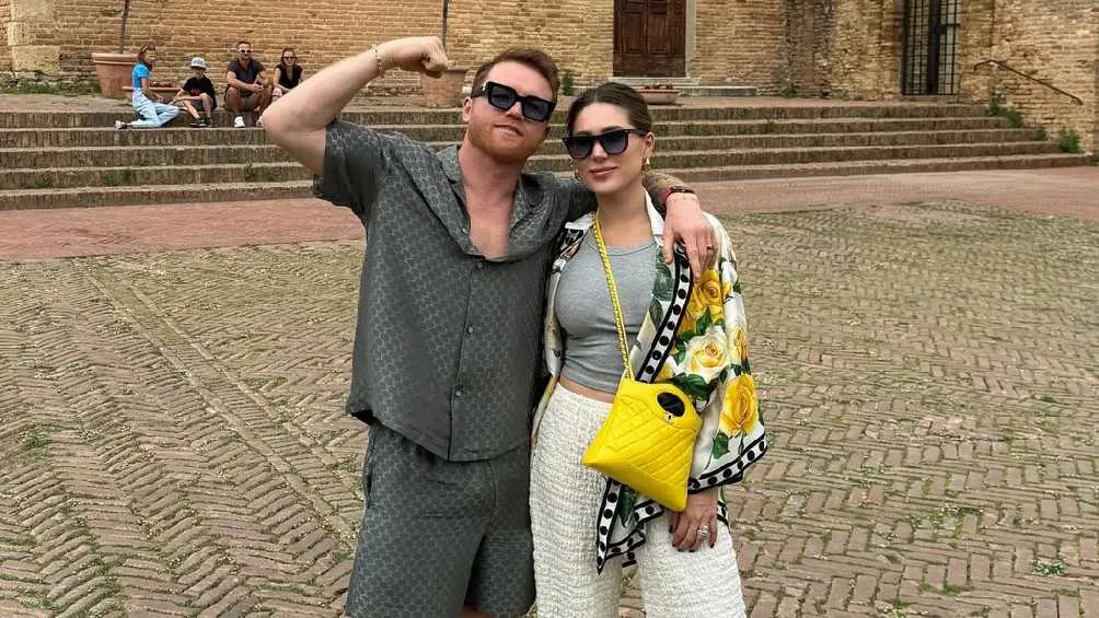 El boxeador mexicano fue padrino de bautizo junto a su esposa.