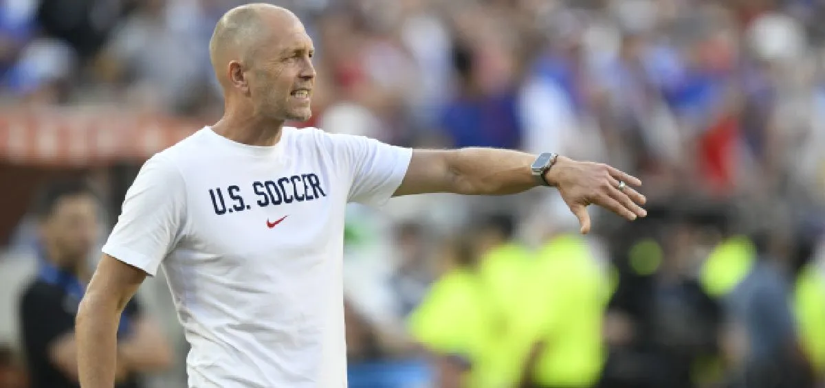 AP Polémica jugada de Uurguay