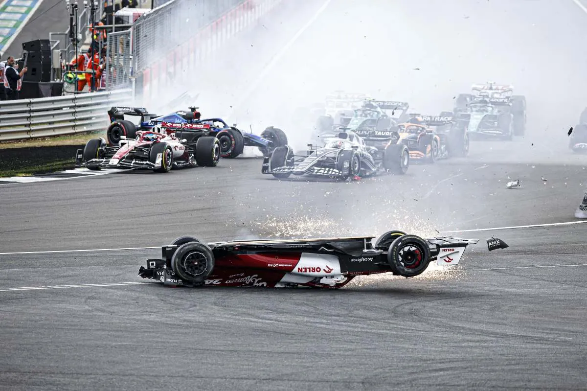 X: @F1 Guanyu Zhou sufrió un fuerte accidente en 2022