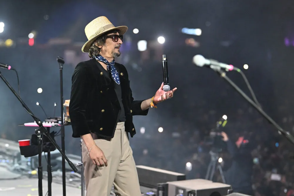 León Larregui está desesperado por recuperar sus identificaciones y fotos de su hijo.