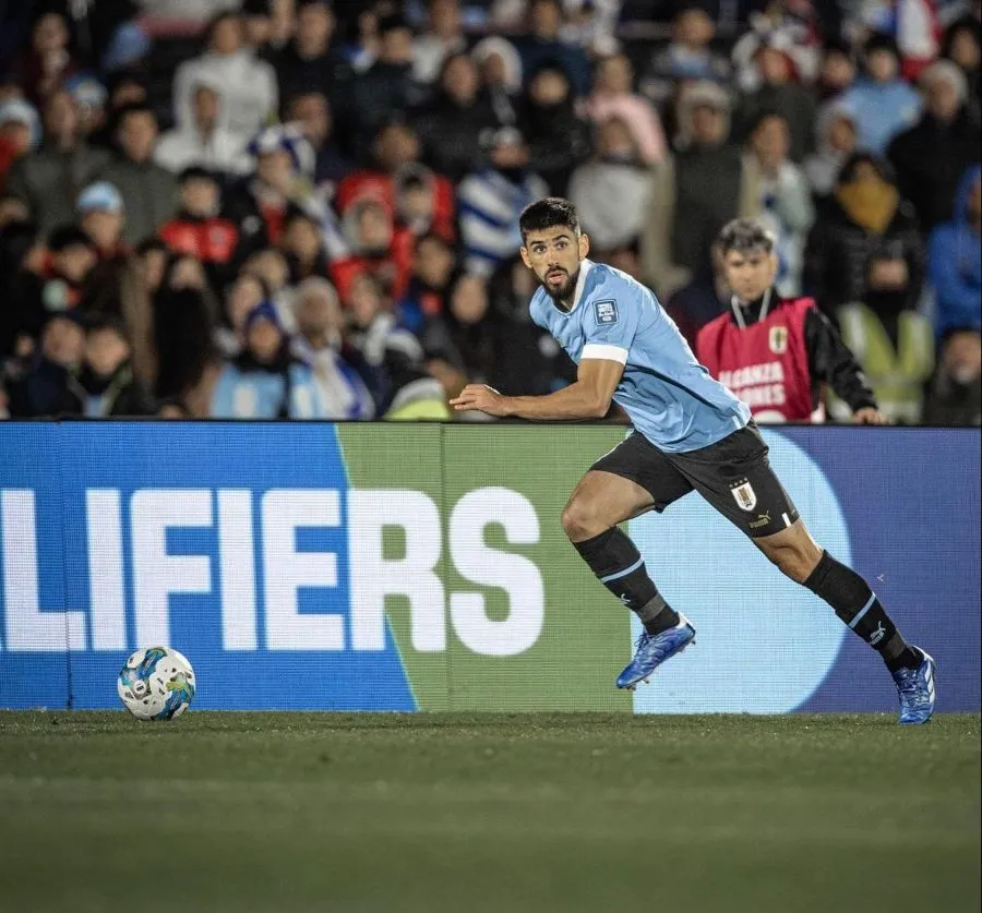 Bruno Méndez con la Selección de Uruguay