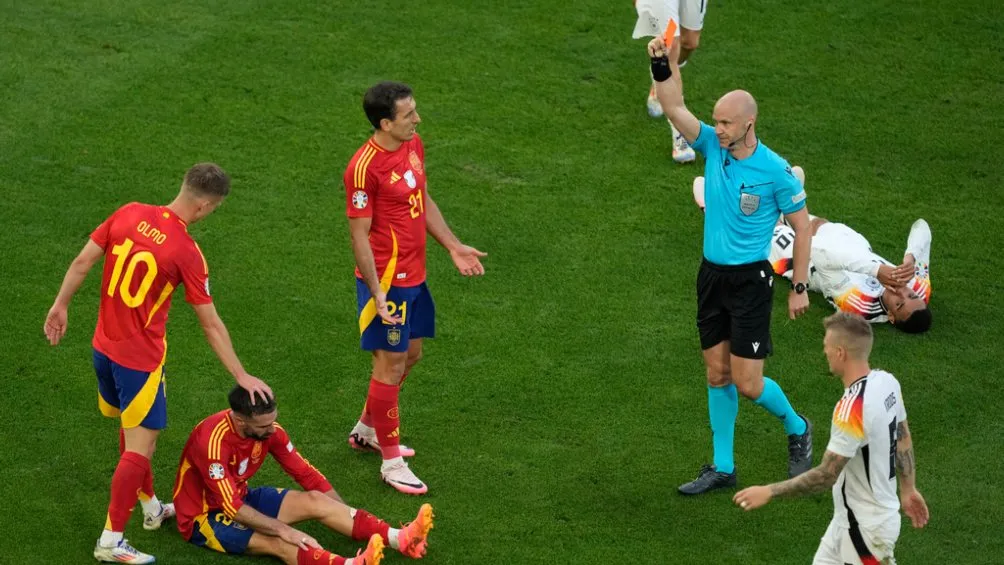 Dani Carvajal fue expulsado vs Alemania