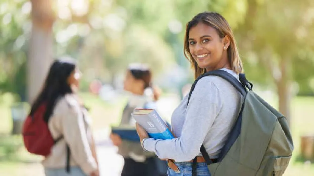 La beca es para estudiantes y/o profesionistas mexicanos.