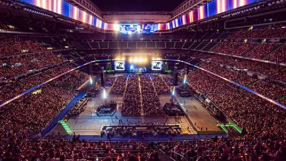 El Santiago Bernabéu lució lleno para ver al cantante mexicano.
