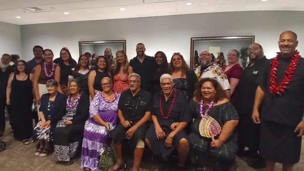 X: @luchalibreonlin Roman Reigns acompañado de toda su familia