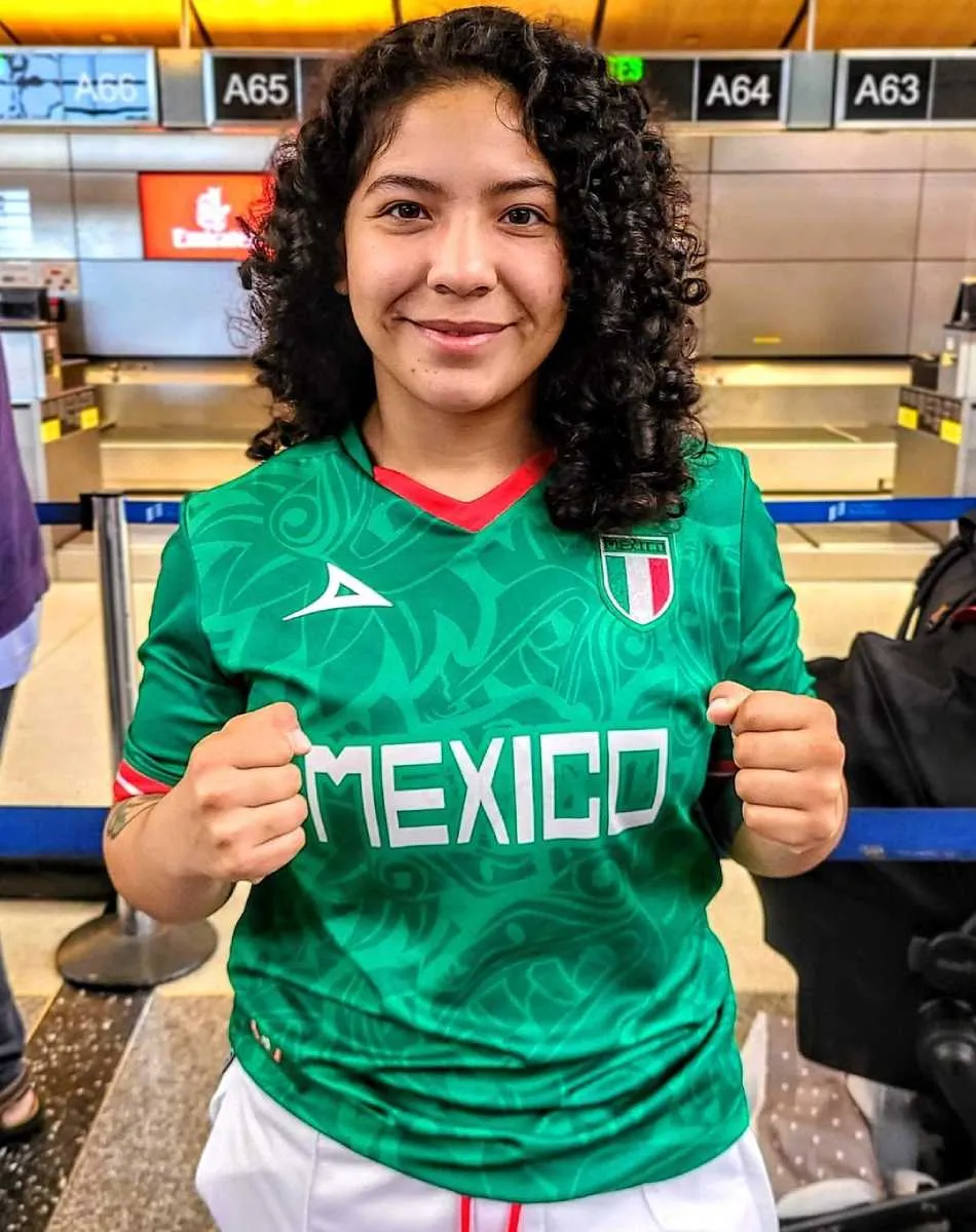 La boxeadora se siente orgullosa de representar a México