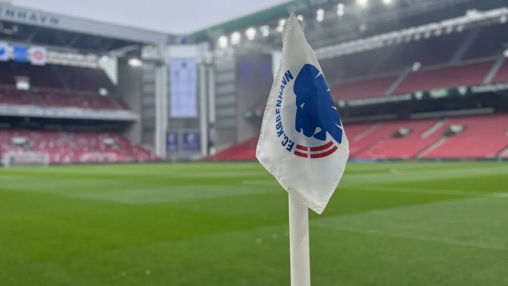 X: @FCKobenhavn Parken Stadion, casa del Copenhague