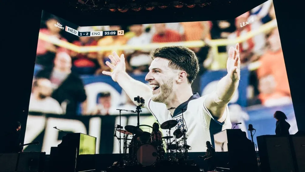 TWITTER: @thekillers Inglaterra vs Países Bajos en el concierto de The Killers