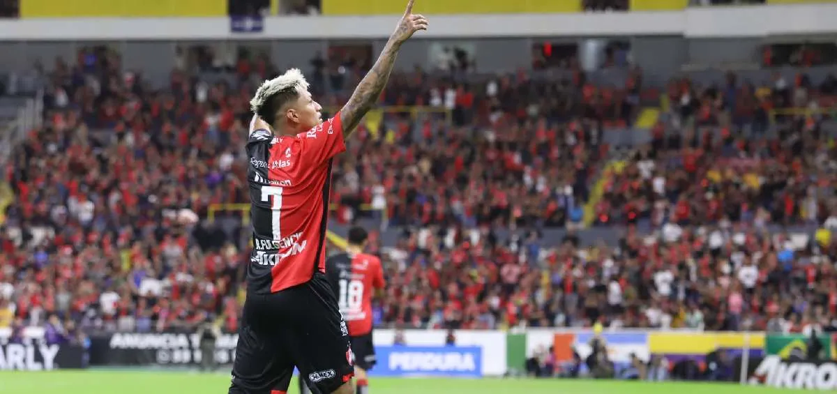 Fulgencio festejo ante Tigres