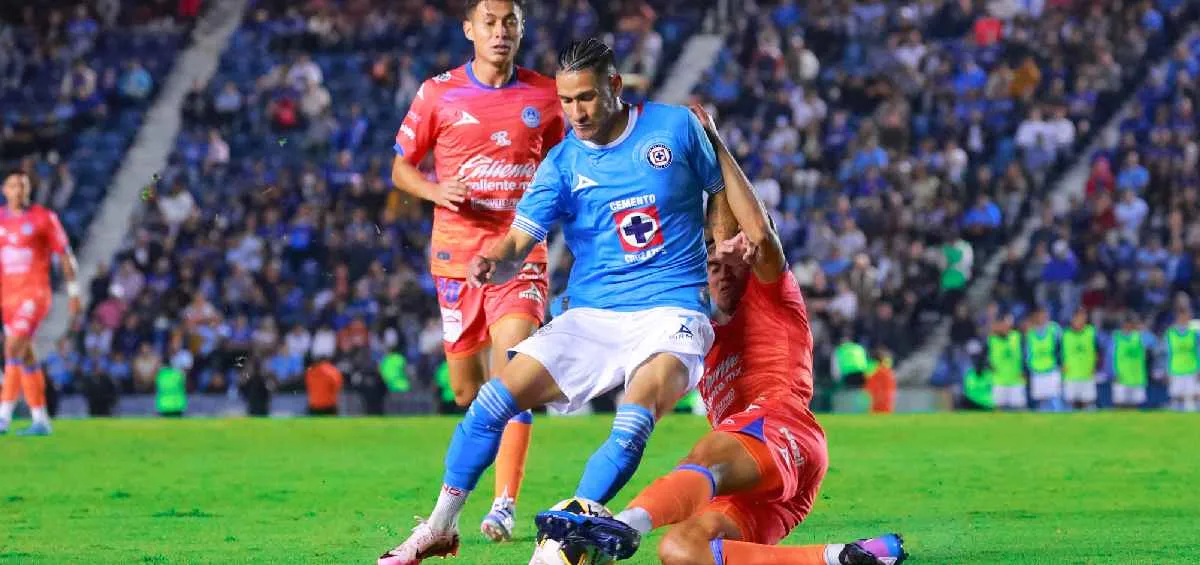 Uriel Antuna cerrado con AEK Atenas