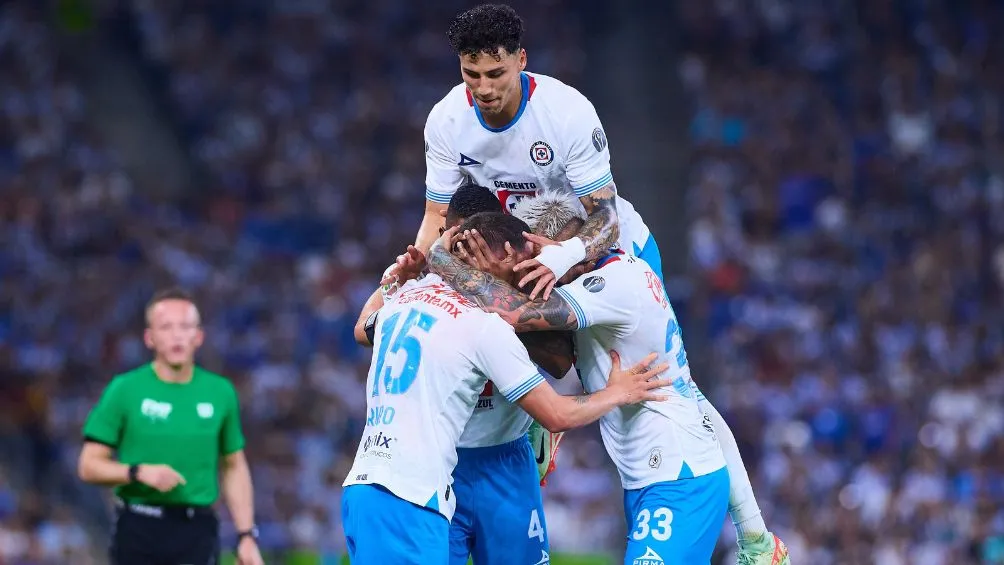 MEXSPORT Cruz Azul celebra uno de sus goles