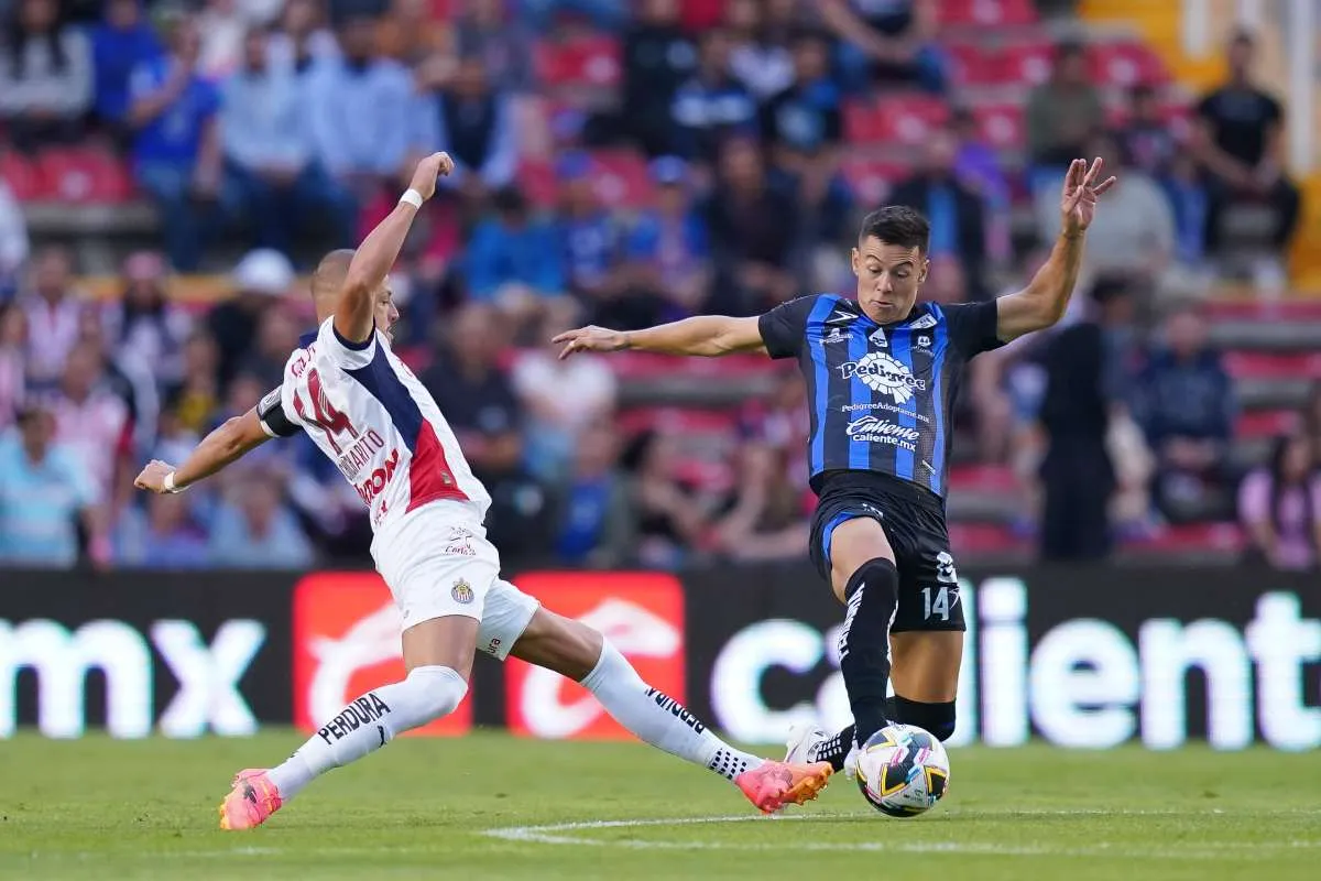 Chicharito dio una asistencia ante Querétaro