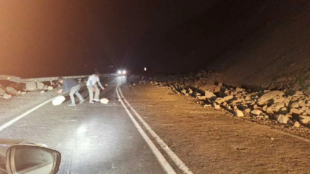 En algunas carreteras hubo deslizamiento de rocas, pero sin generar daños.