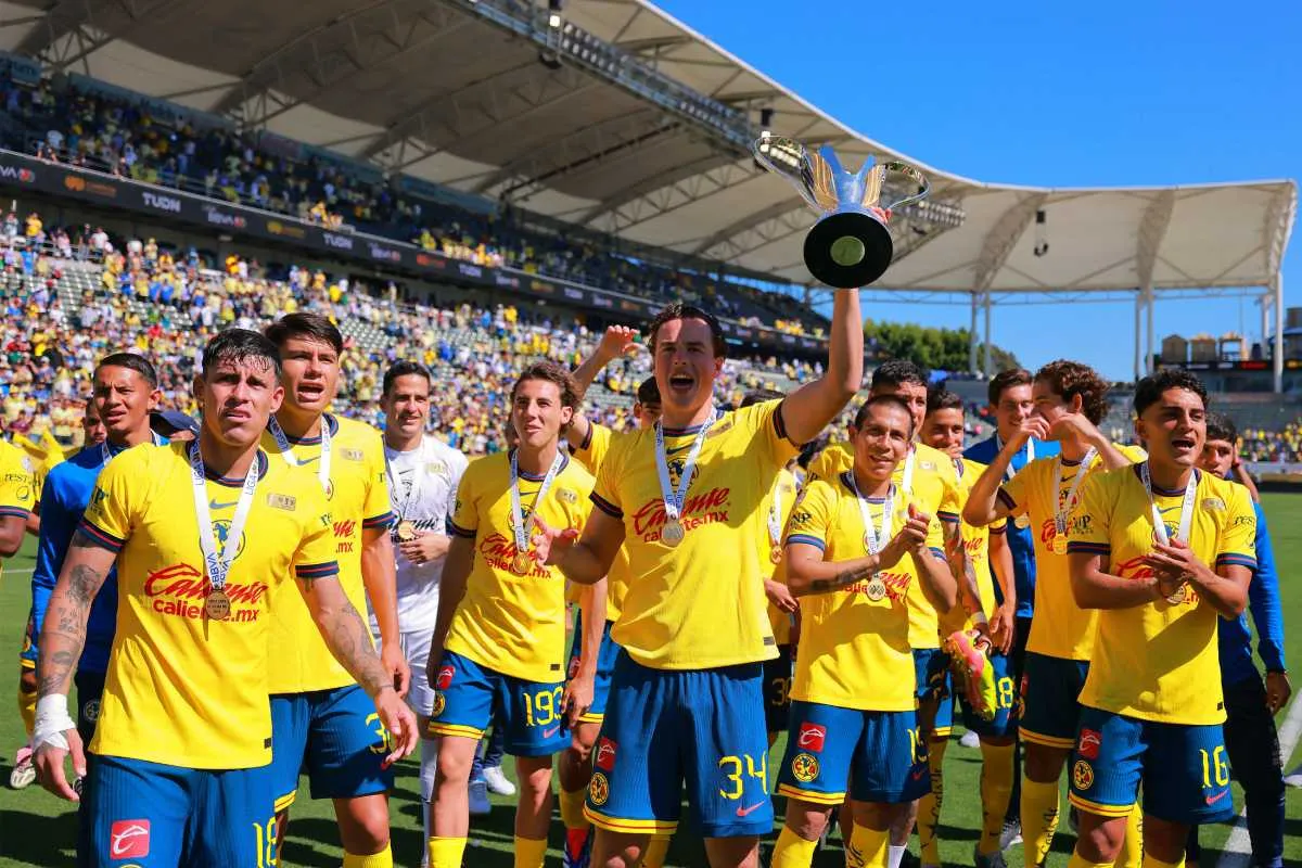 Lozano se marcha con solo tres juegos con el primer equipo