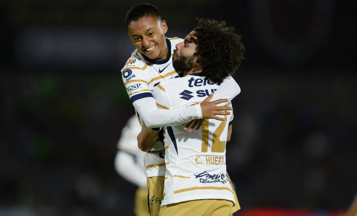 Rico celebra con el 'Chino' Huerta