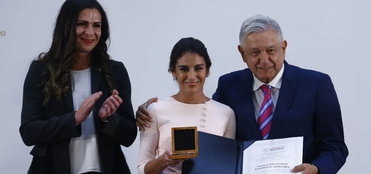 Paola Espinosa una atleta de grandes reflectores