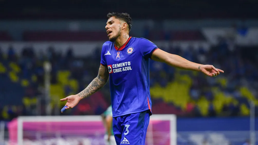 Carlos Salcedo tenía un año de contrato más con Cruz Azul
