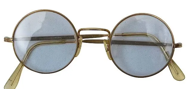 Catherine Southon Auctioneers de Chislehurst Las gafas de John Lennon, cantante que le regaló estas gafas a un fan llamado Michael