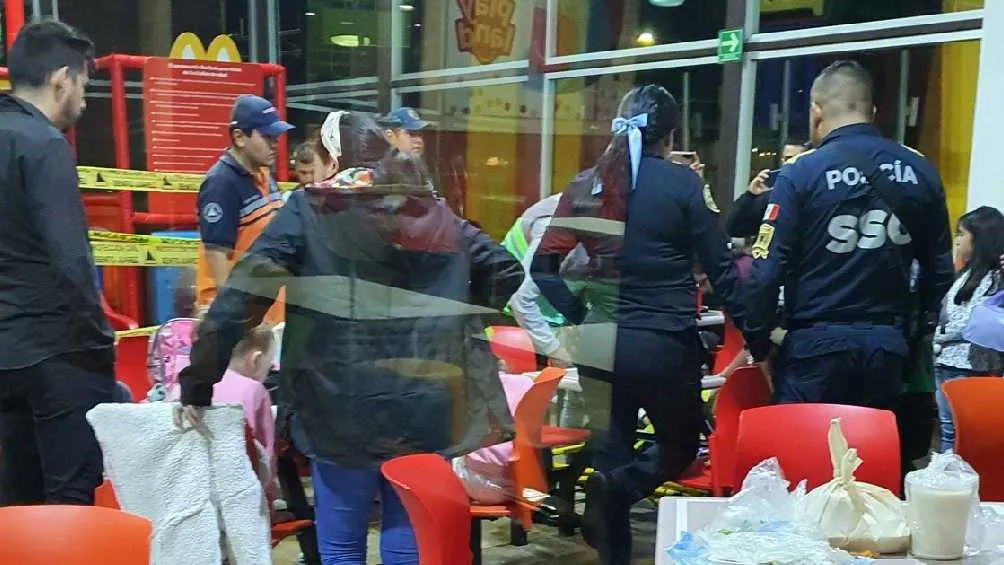 Cuerpos de emergencia llegaron al lugar para atender a los menores.